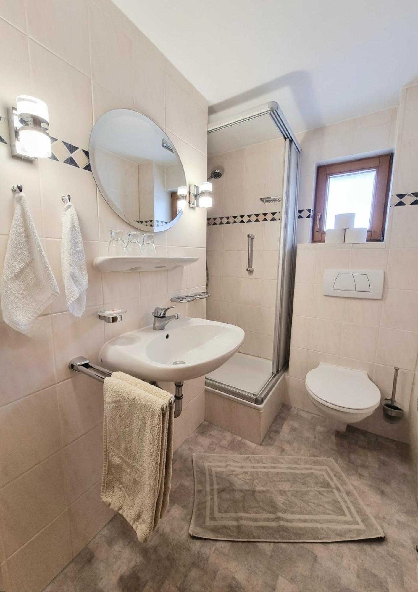 Apartamento Das Bergfried - Urlaub Zentral Und Ruhig! Riezlern Habitación foto